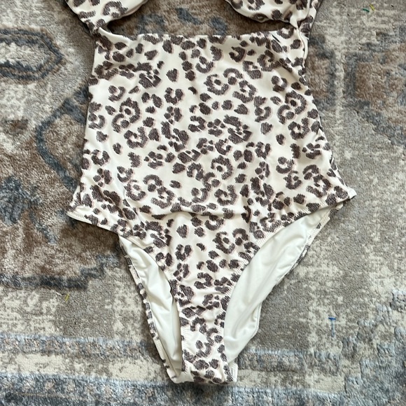 AERIE (NWT) One Shoulder Leopard One Piece Swimsuit, Size M - Picture 4 of 9